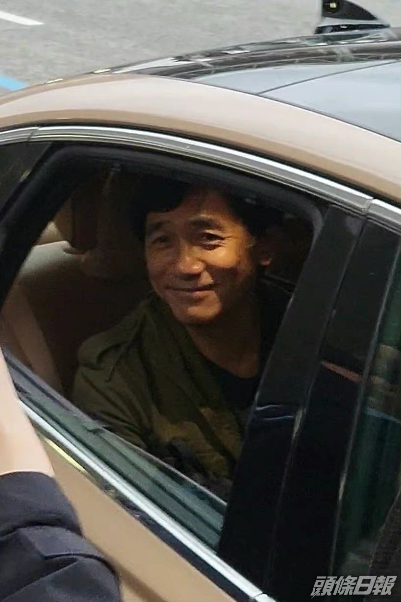 其實今次梁朝偉太太劉嘉玲都有同行。